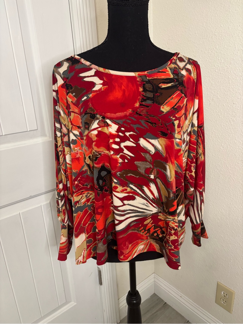 Women's Red Abstract Long Sleeve Print Top